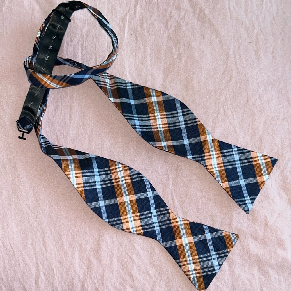 Bow tie